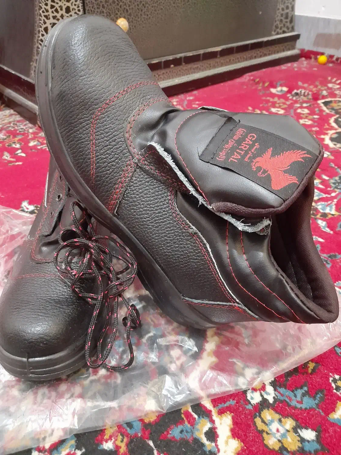 یک جفت ایمنی|کیف، کفش، کمربند|خرمآباد, |دیوار