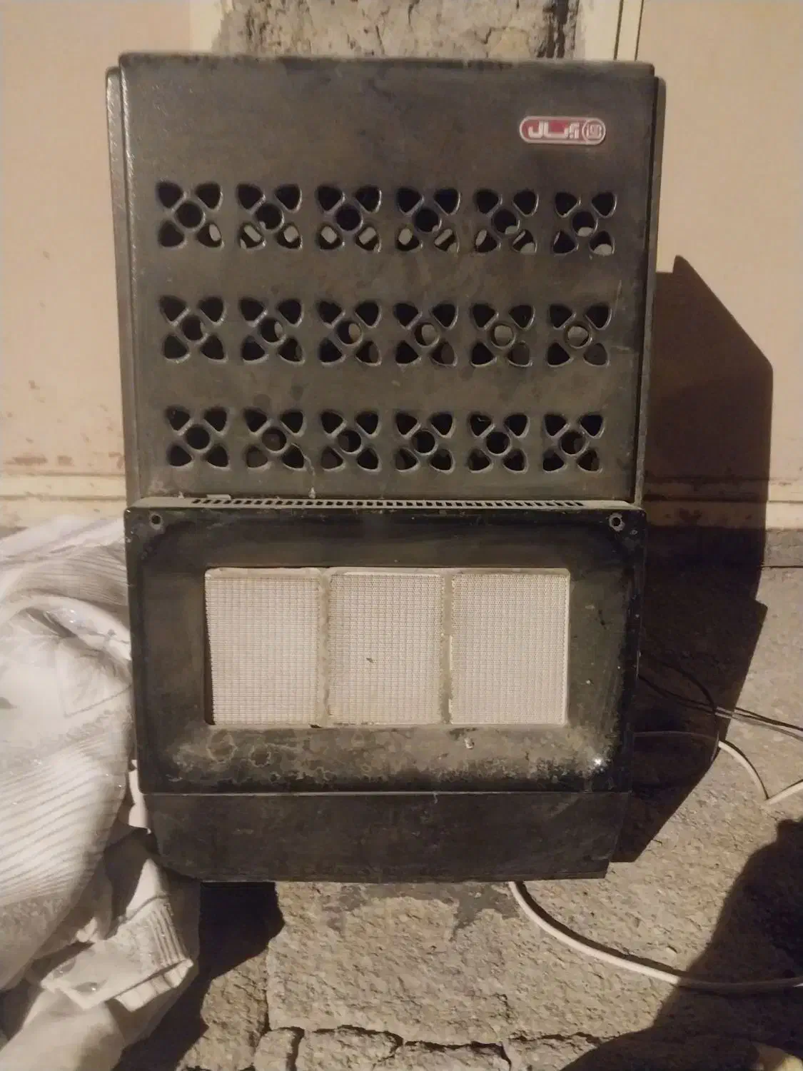 بخاری گازی آبسال سالم وتمیز|بخاری، هیتر، شومینه|نیمروز, |دیوار