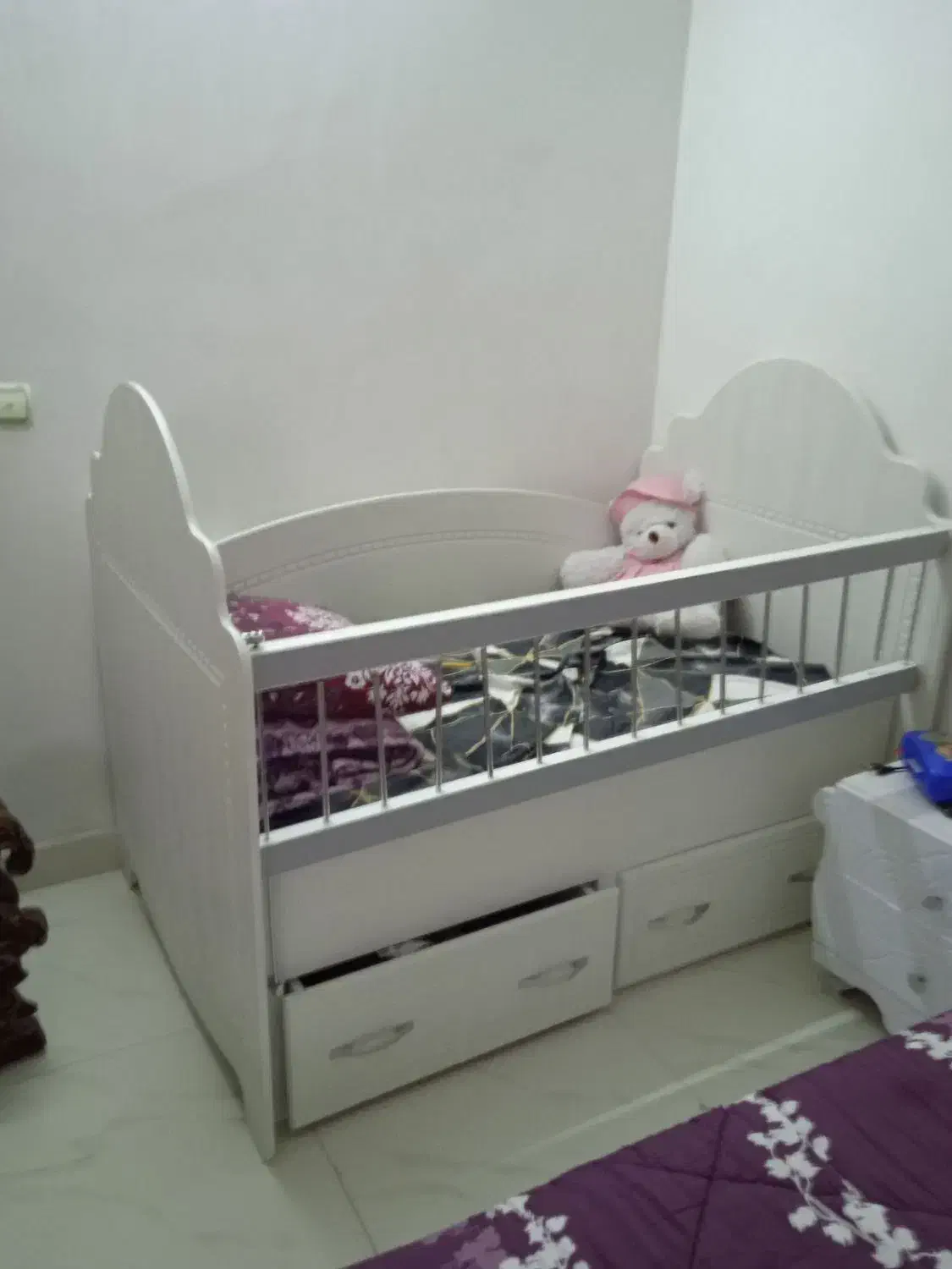 تخت بچه با تشک سالم 3میلیون 500|تخت و سرویس خواب|ماهدشت, |دیوار