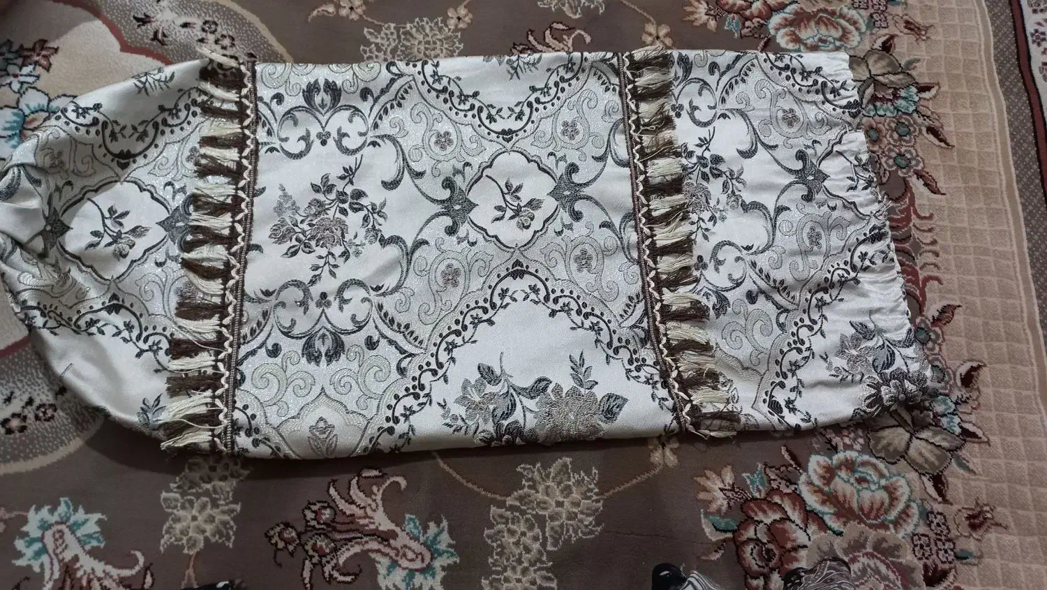 رو متکا|رختخواب، بالش، پتو|سنقر, |دیوار