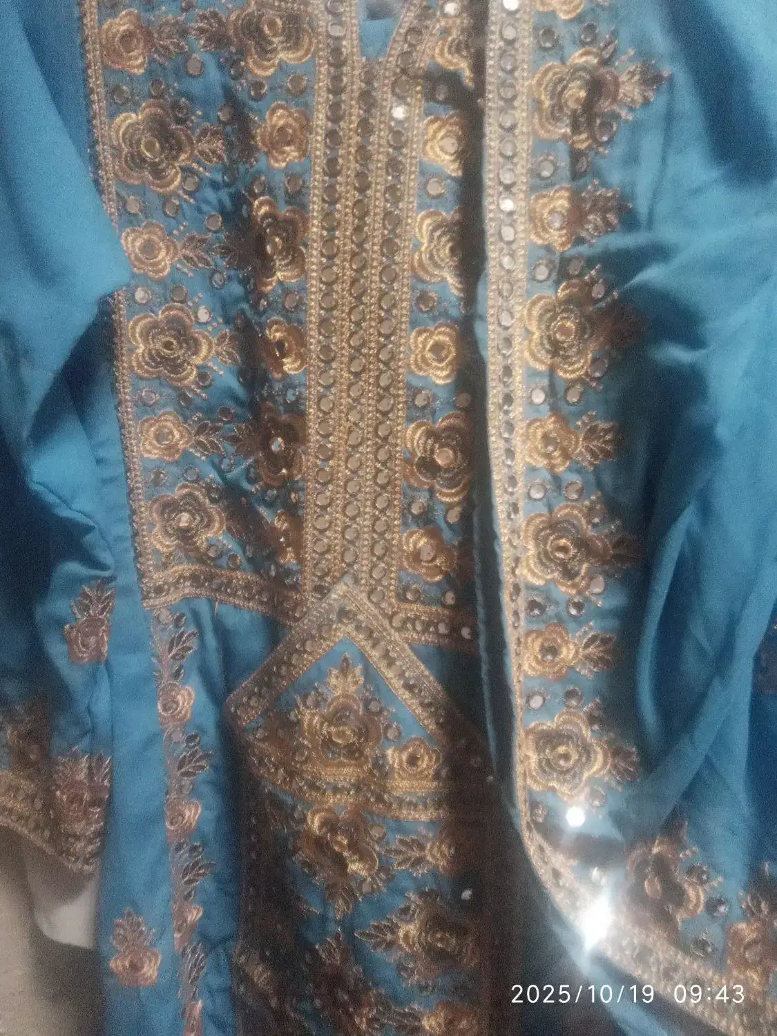 لباس بلوچی|لباس|جزنیک, |دیوار