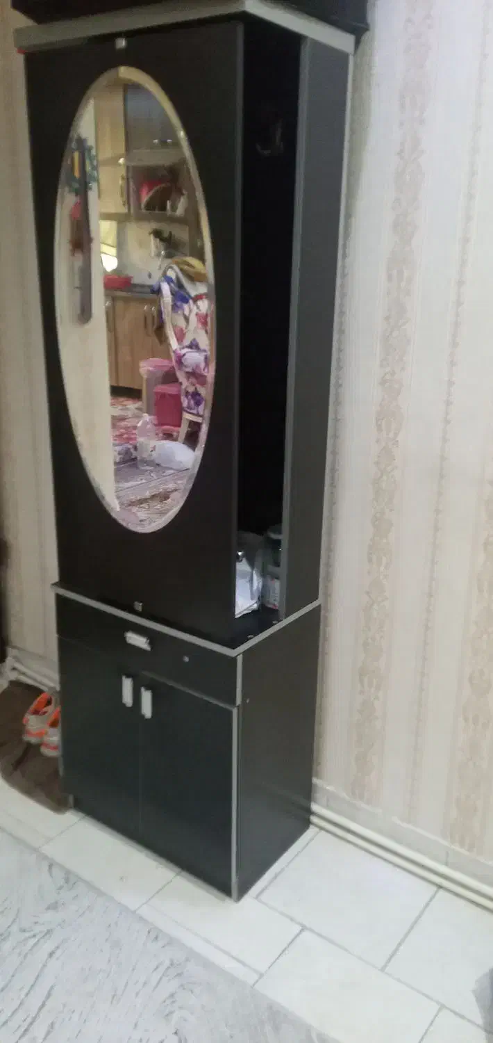 جاکفشی|جاکفشی، کمد، دراور|رباطکریم, رباطکریم|دیوار