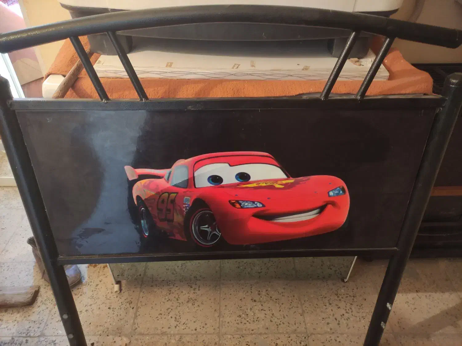 دو عدد تخت خواب یک نفره|تخت و سرویس خواب|شاهینشهر, خانه کارگر|دیوار