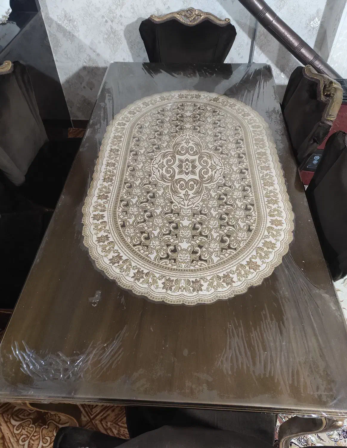 میز ناهار خوری شش نفره با دو تا صندلی میزبان|میز و صندلی غذاخوری|شیروان (خراسان), |دیوار