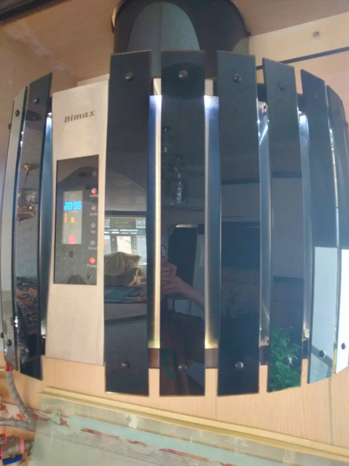 هودبی‌مکث|هود|ویلکیج, |دیوار