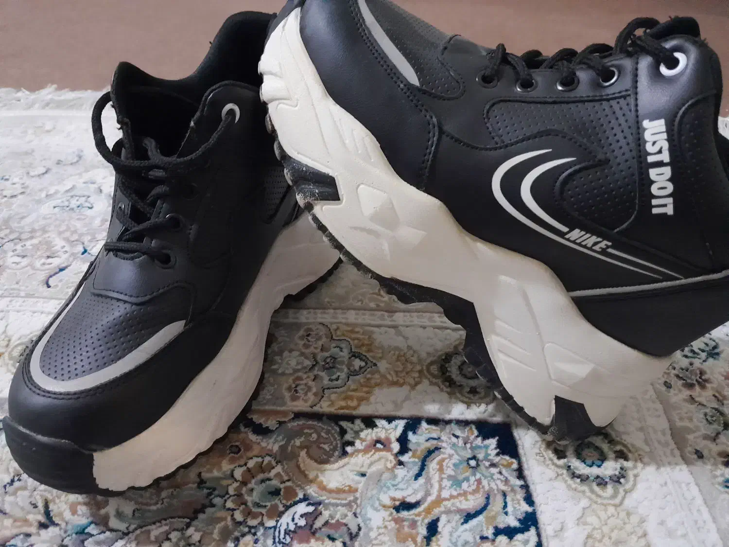 کفش نایک|کیف، کفش، کمربند|مریوان, |دیوار