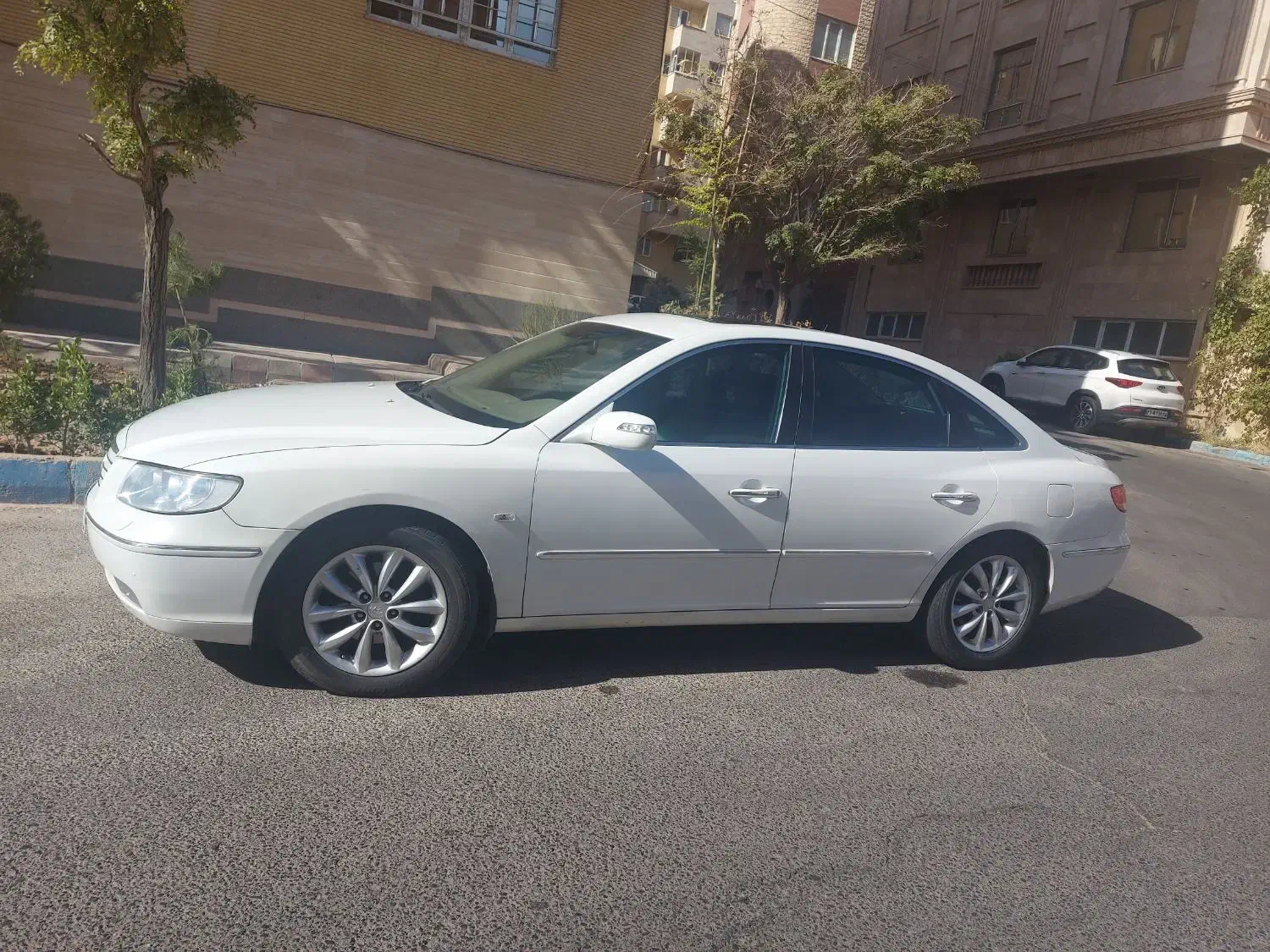 فروش آزرا ۲۰۰۸ سفید صدفی کارکرد ۲۸۸هزار بسیار تمیز|خودرو سواری و وانت|تبریز, |دیوار