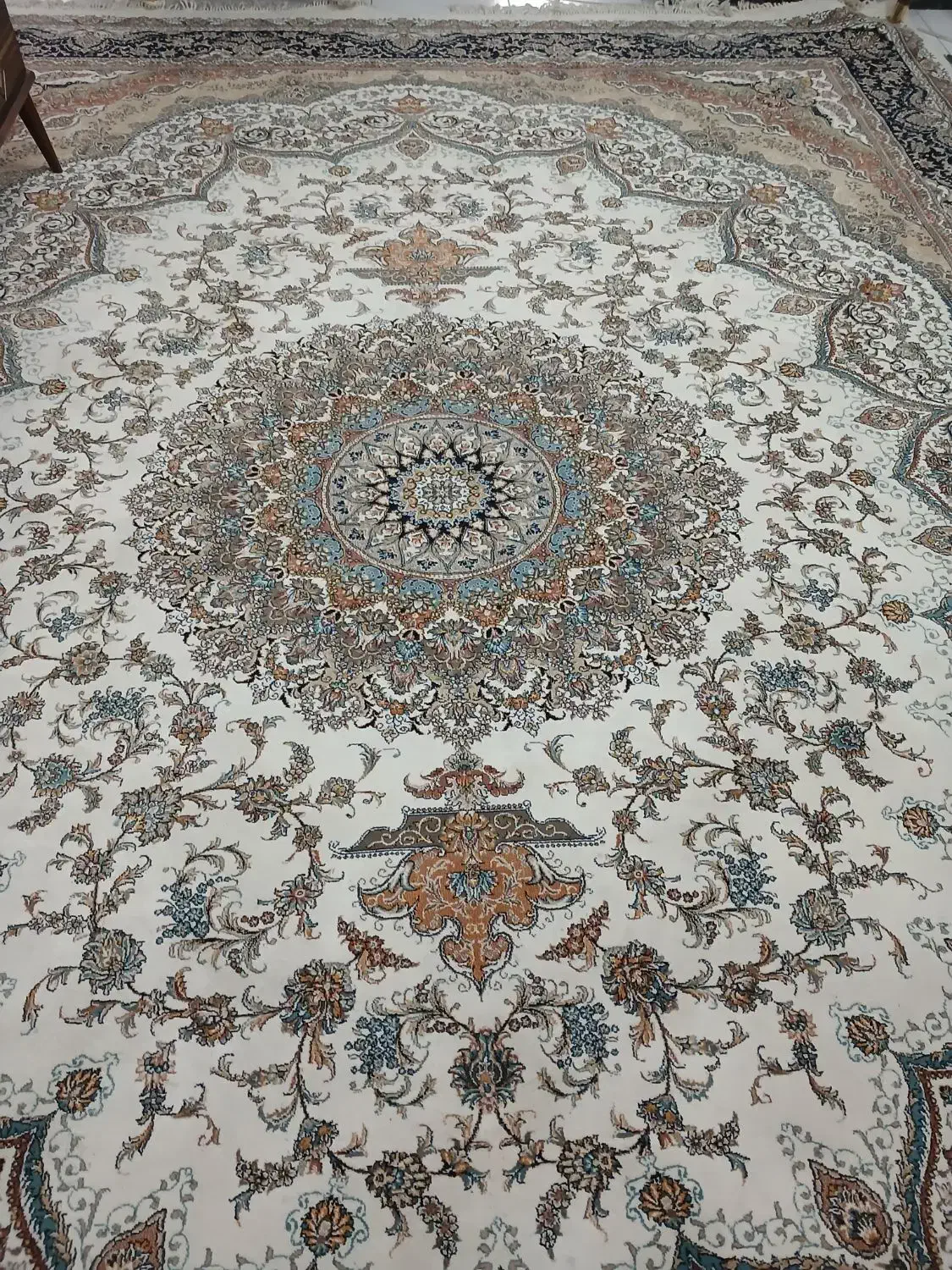 فرش ۱۲ متری|فرش|اندیشه, اندیشه فاز ۱|دیوار