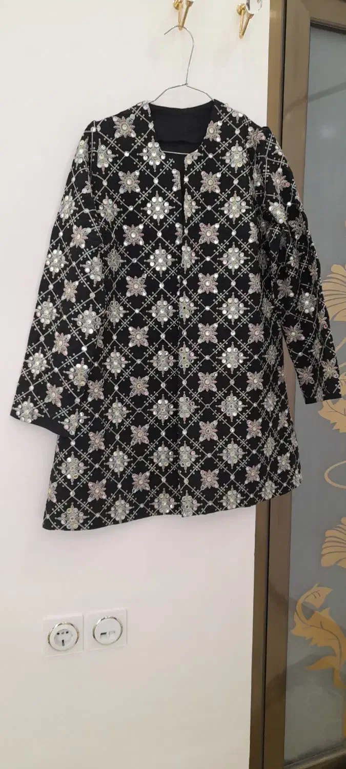 کت سوزندوزی مخمل و لنین|لباس|تربت‌حیدریه, بوستان باغ ملی|دیوار