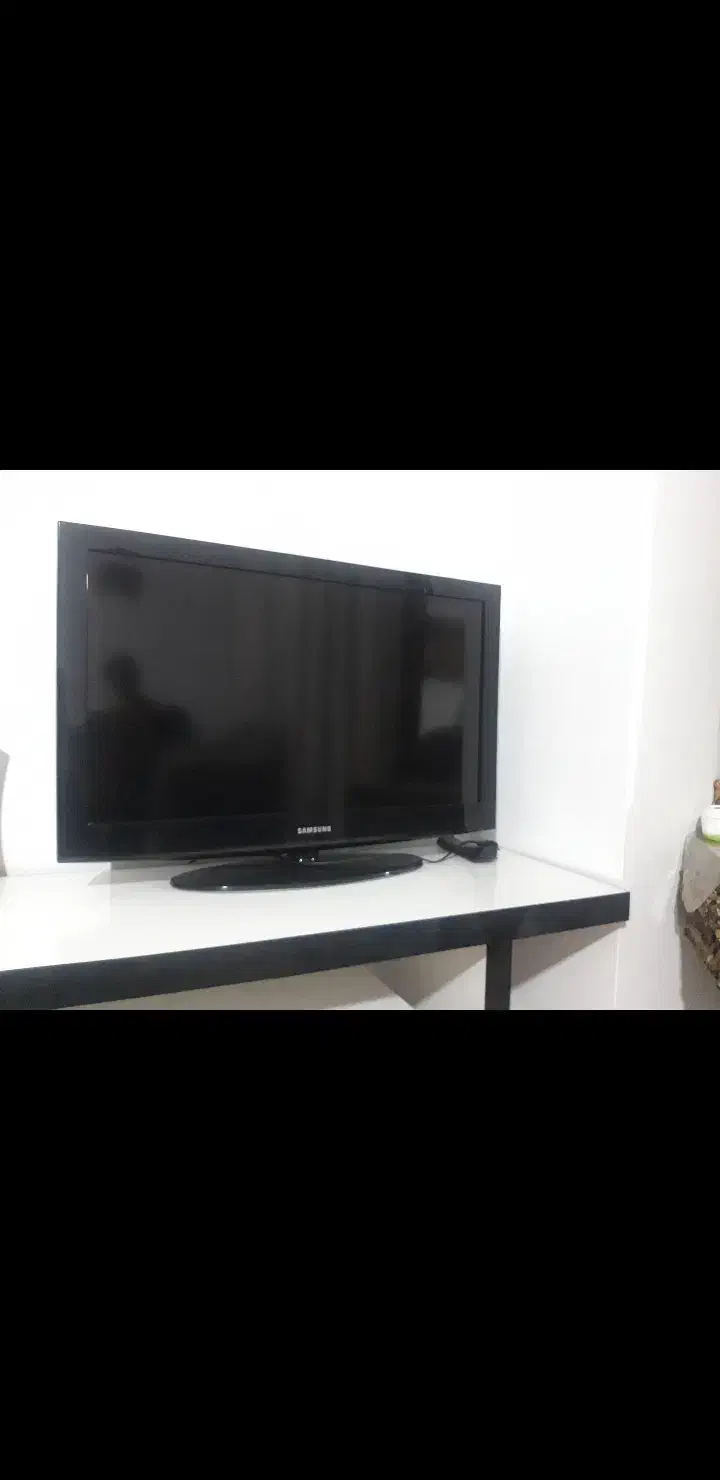 تلویزیون ال سی دی ۳۲اینچ نیازبه تعمیر|تلویزیون و پروژکتور|فردوسیه, |دیوار