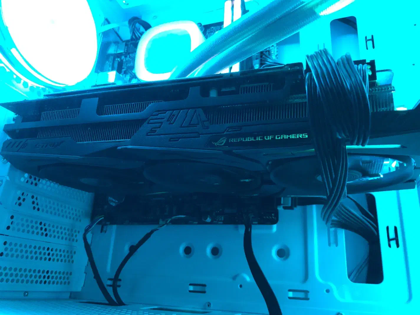 Rx5700xt ROG asus|قطعات و لوازم جانبی رایانه|قم, زنبیل آباد|دیوار