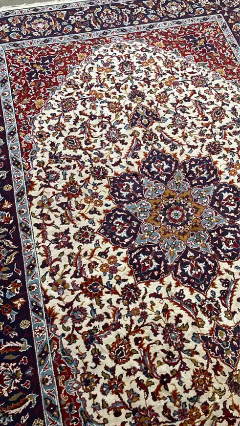 فرش های قدیمی ۱۲ و ۹ متری و کناره|فرش|شیراز, شهرک پرواز|دیوار