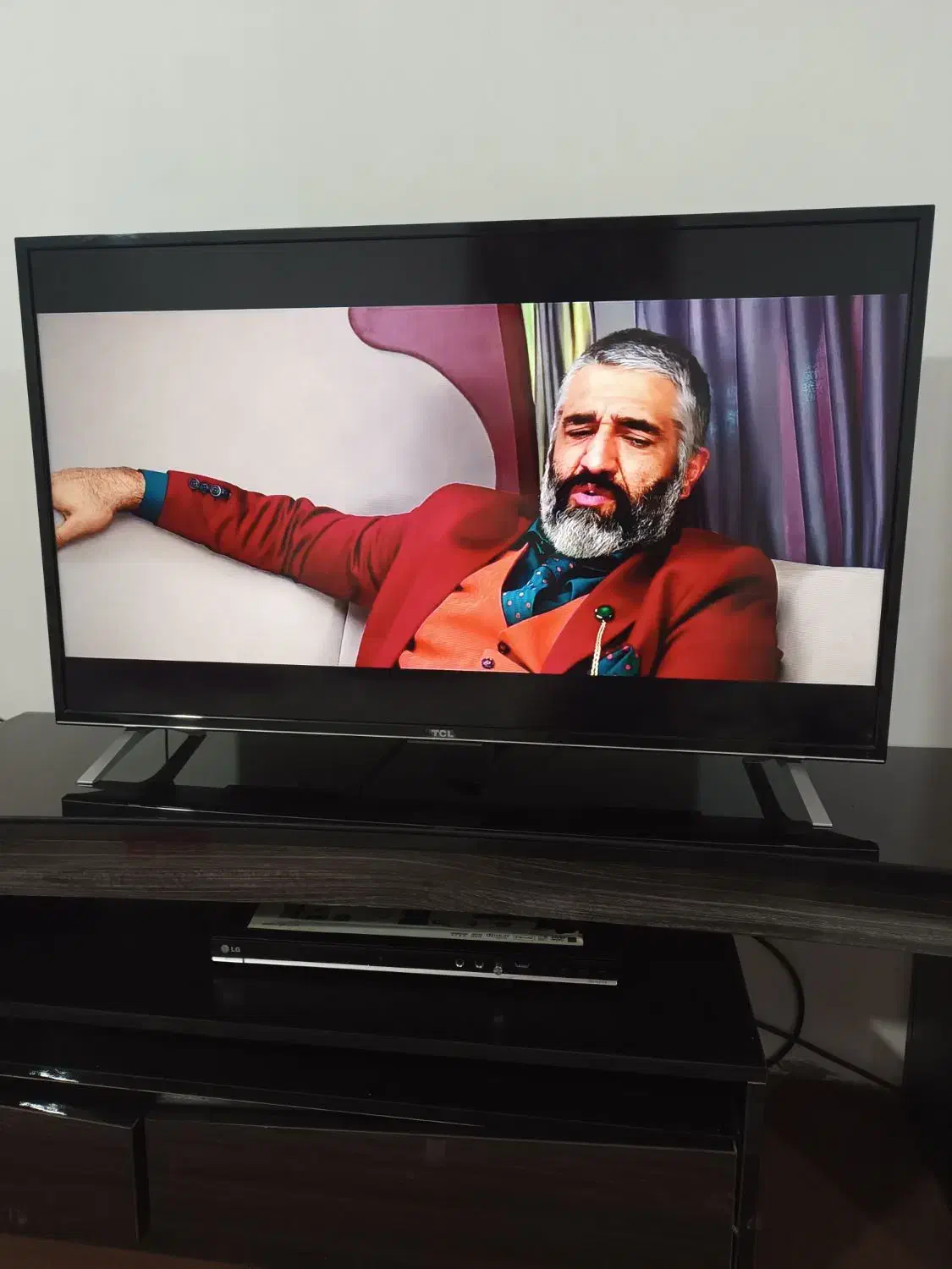 تلویزیون 42ال ای دی|تلویزیون و پروژکتور|همدان, |دیوار