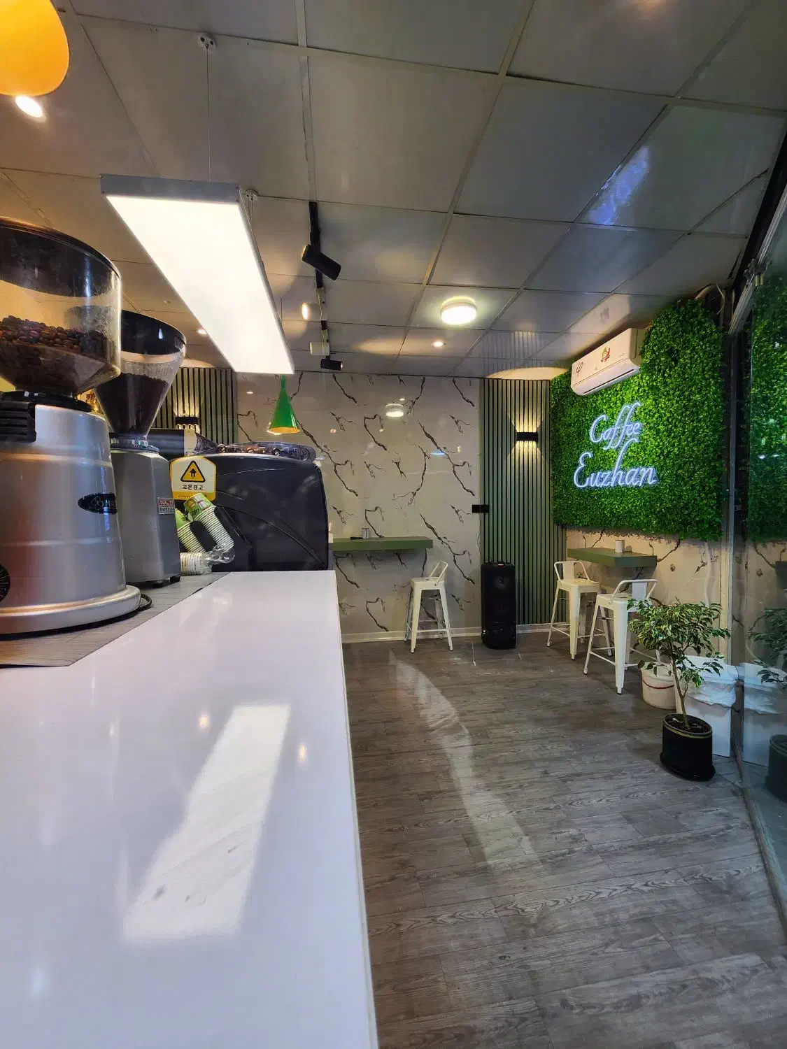 واگزاری کافه با همه وسایل و سرقفلی|فروش مغازه و غرفه|دورود, |دیوار