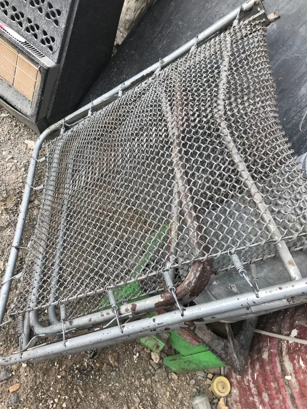 تخت اهنی فنری قدیمی|تخت و سرویس خواب|زابل, |دیوار