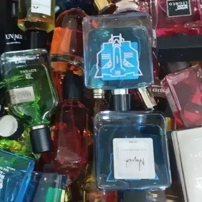 ادکلن های حراجی با قاب اصلی و اساسنس همان ادکلنها|آرایشی، بهداشتی، درمانی|خوی, |دیوار