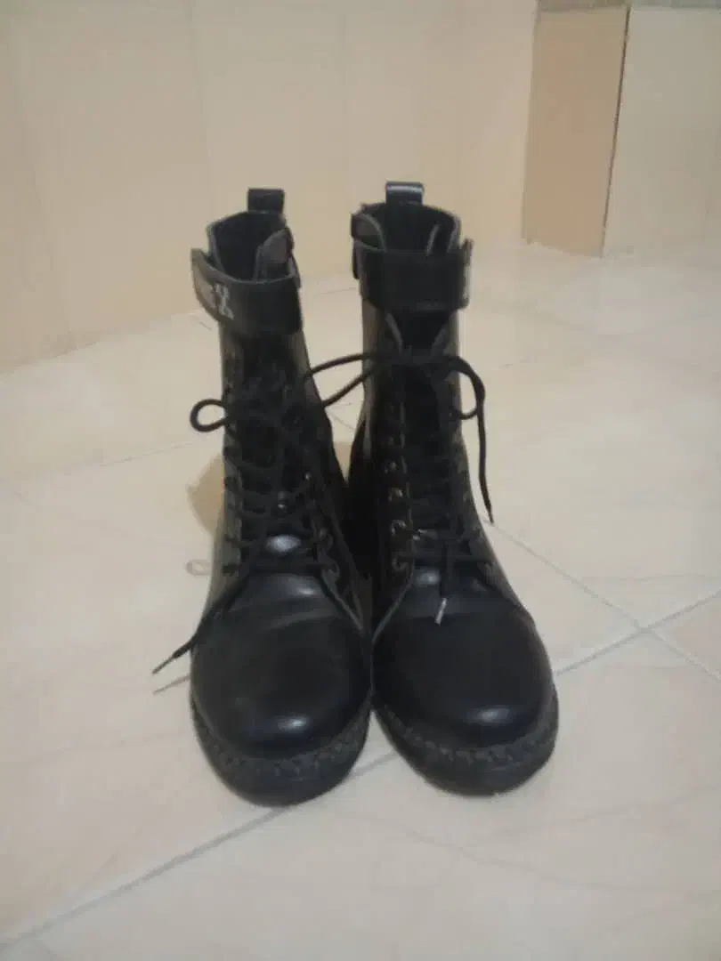 نیم بوت|کیف، کفش، کمربند|یاسوج, |دیوار