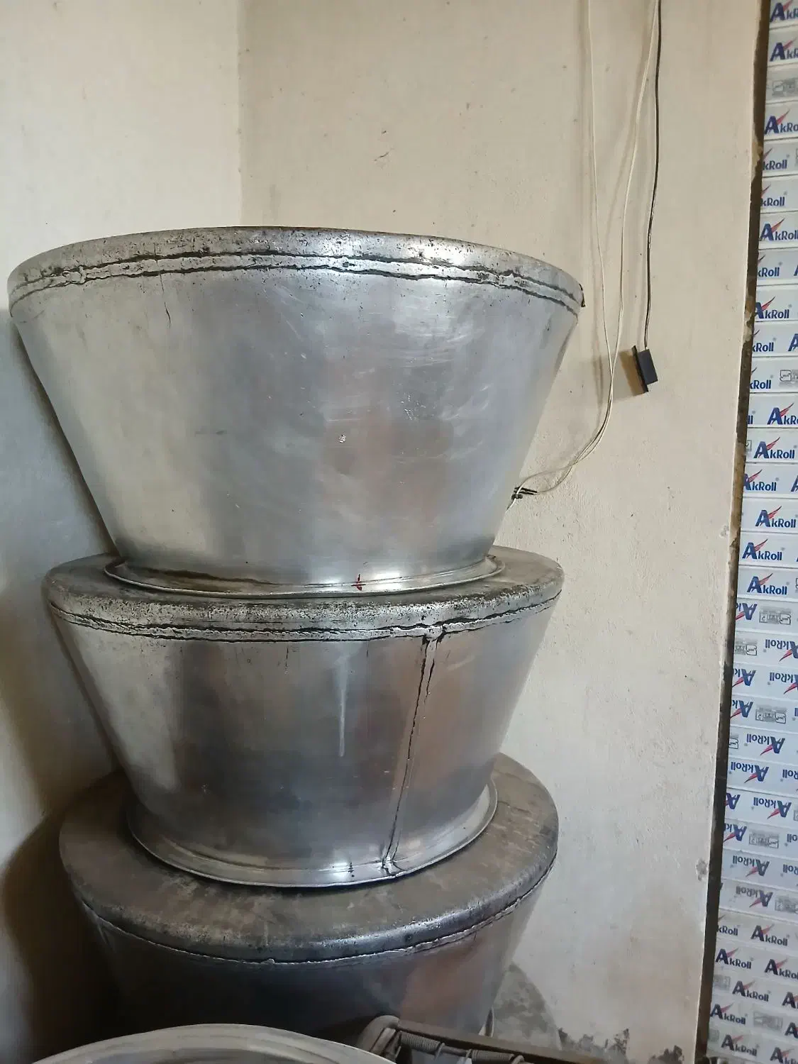 دیگ بزرگ مجلسی|ظروف پخت‌وپز|خرمدره, |دیوار