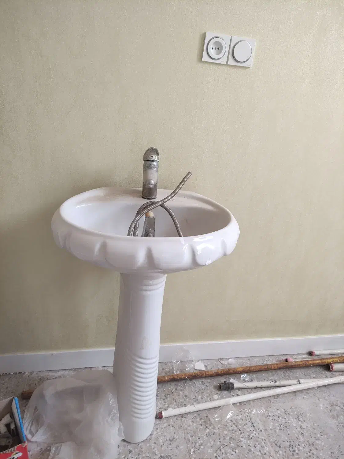 روشویی و دو عدد شیرآلات روشویی و حمام|لوازم سرویس بهداشتی|اهواز, کوی سعدی|دیوار