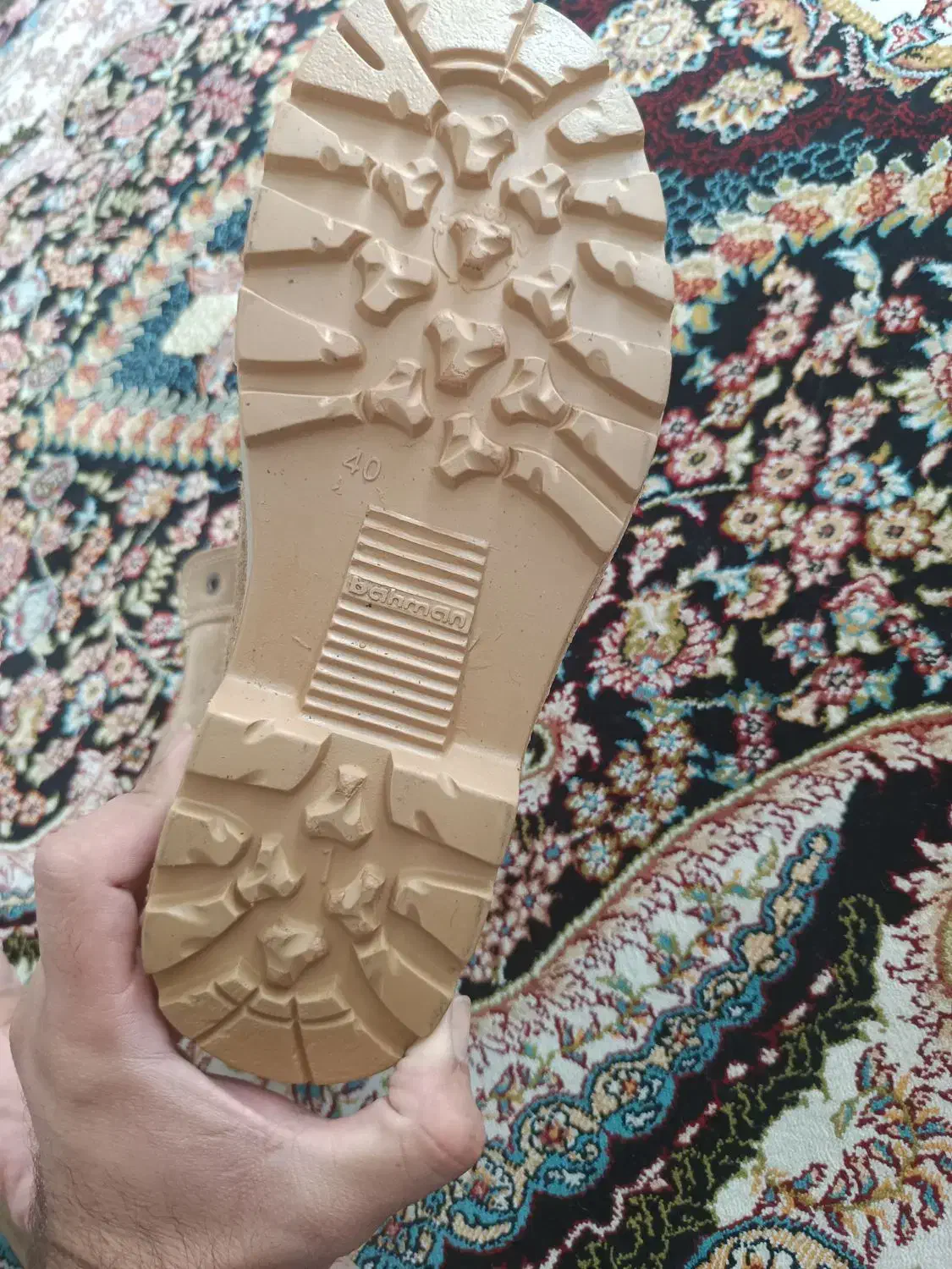 پوتین|کیف، کفش، کمربند|پرند, فاز ۵|دیوار