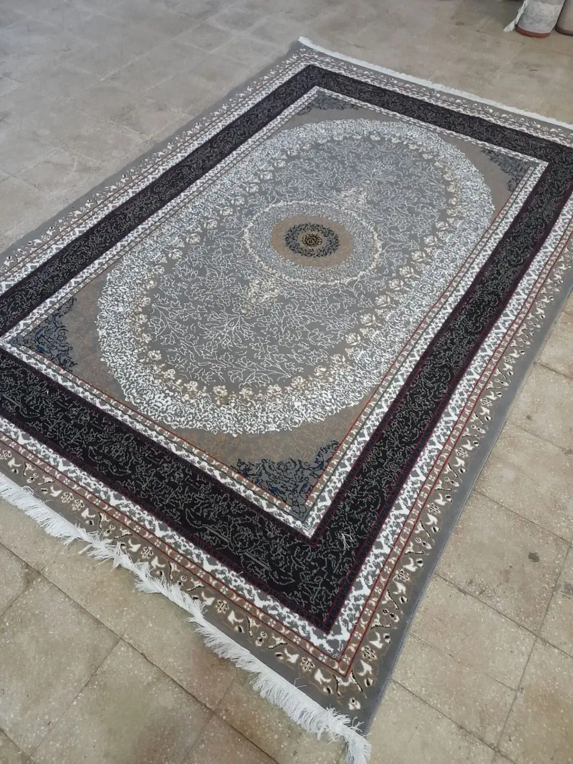 فرش چشمنواز|فرش|شهریار, رزکان|دیوار