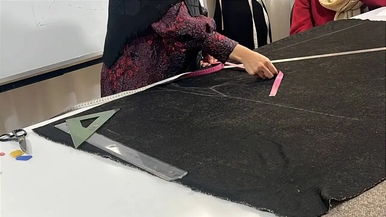 *آموزش رایگان *آموزش دو مدل مانتو با رقص قیچی|خدمات آموزشی|فردیس, شهرک وحدت|دیوار