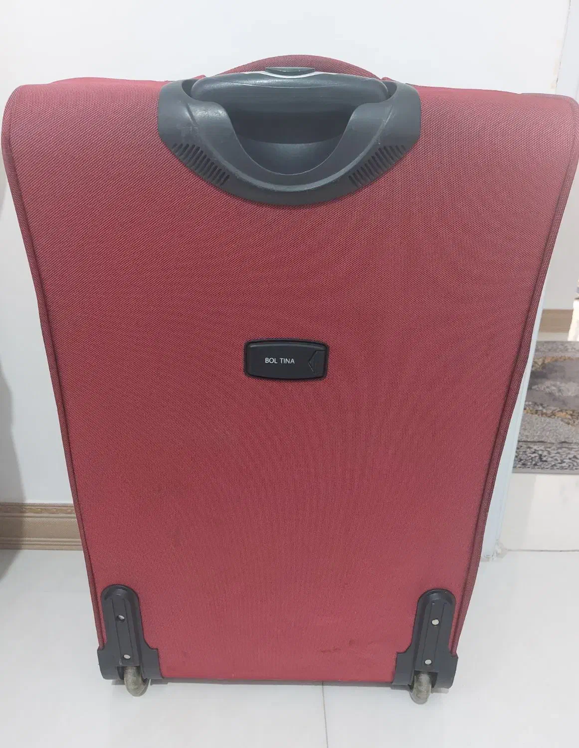 چمدان قرمز|کیف، کفش، کمربند|دورود, |دیوار