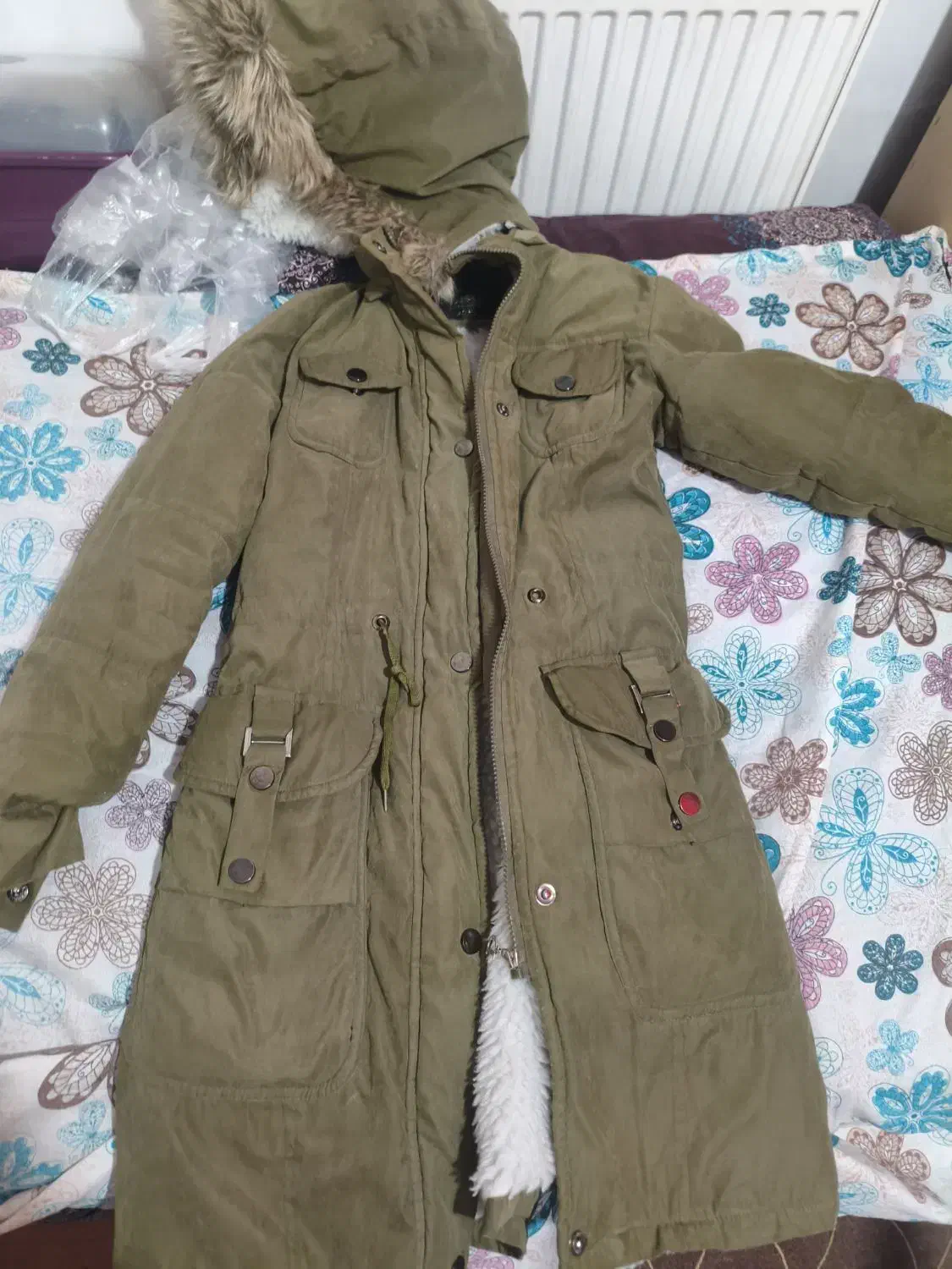 کاپشن|لباس|قم, پردیسان|دیوار