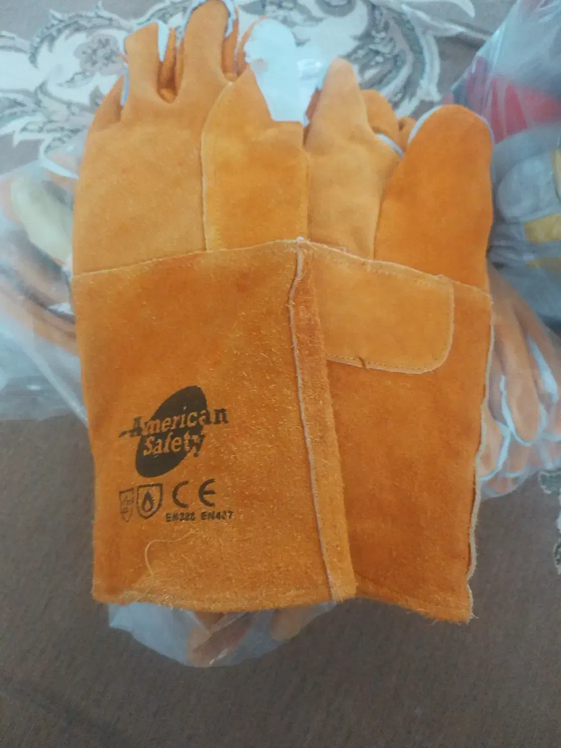 دستکش چرم کف دوبل جهت زرشک کنی|ابزارآلات|قائن, |دیوار