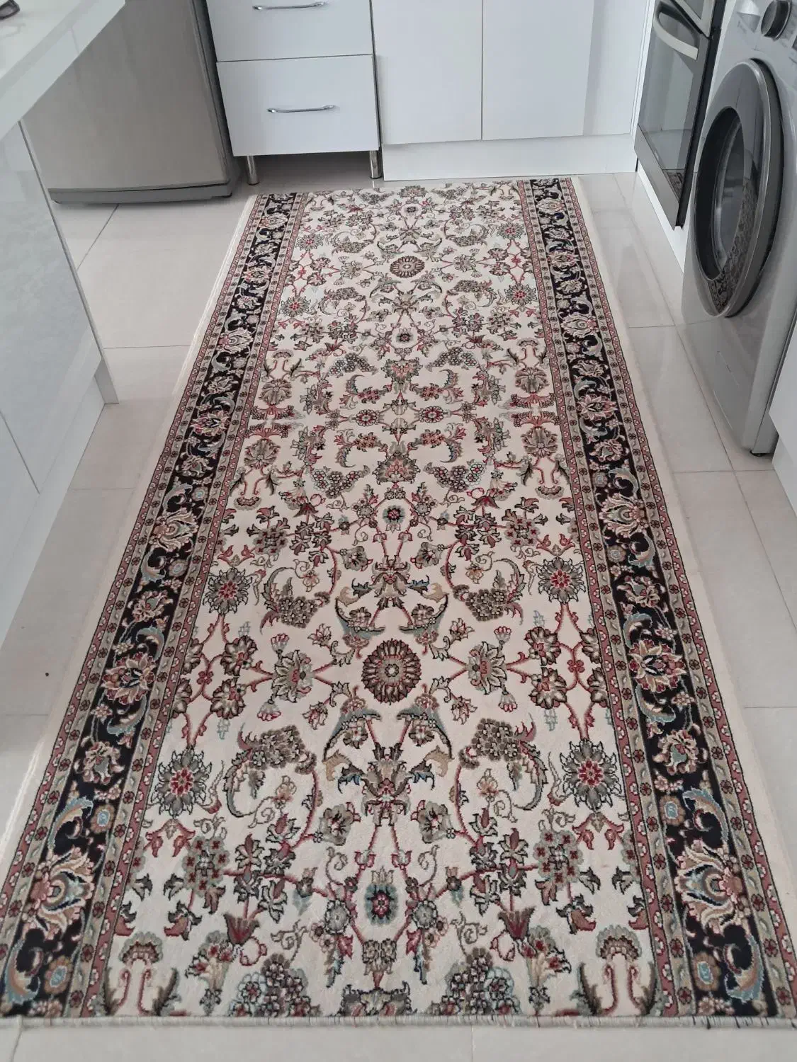 درحدنو تمیز بدون هیچ پارگی|فرش|میانه, |دیوار