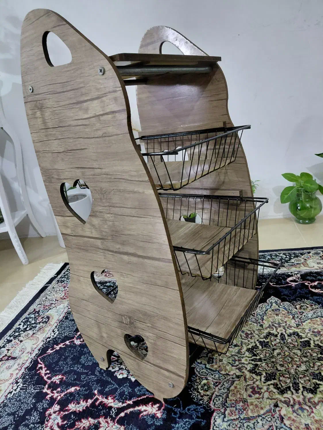 سبدسیب زمینی وپباز|آب‌چکان و نظم‌دهنده ظروف|بندر انزلی, سامانسر|دیوار