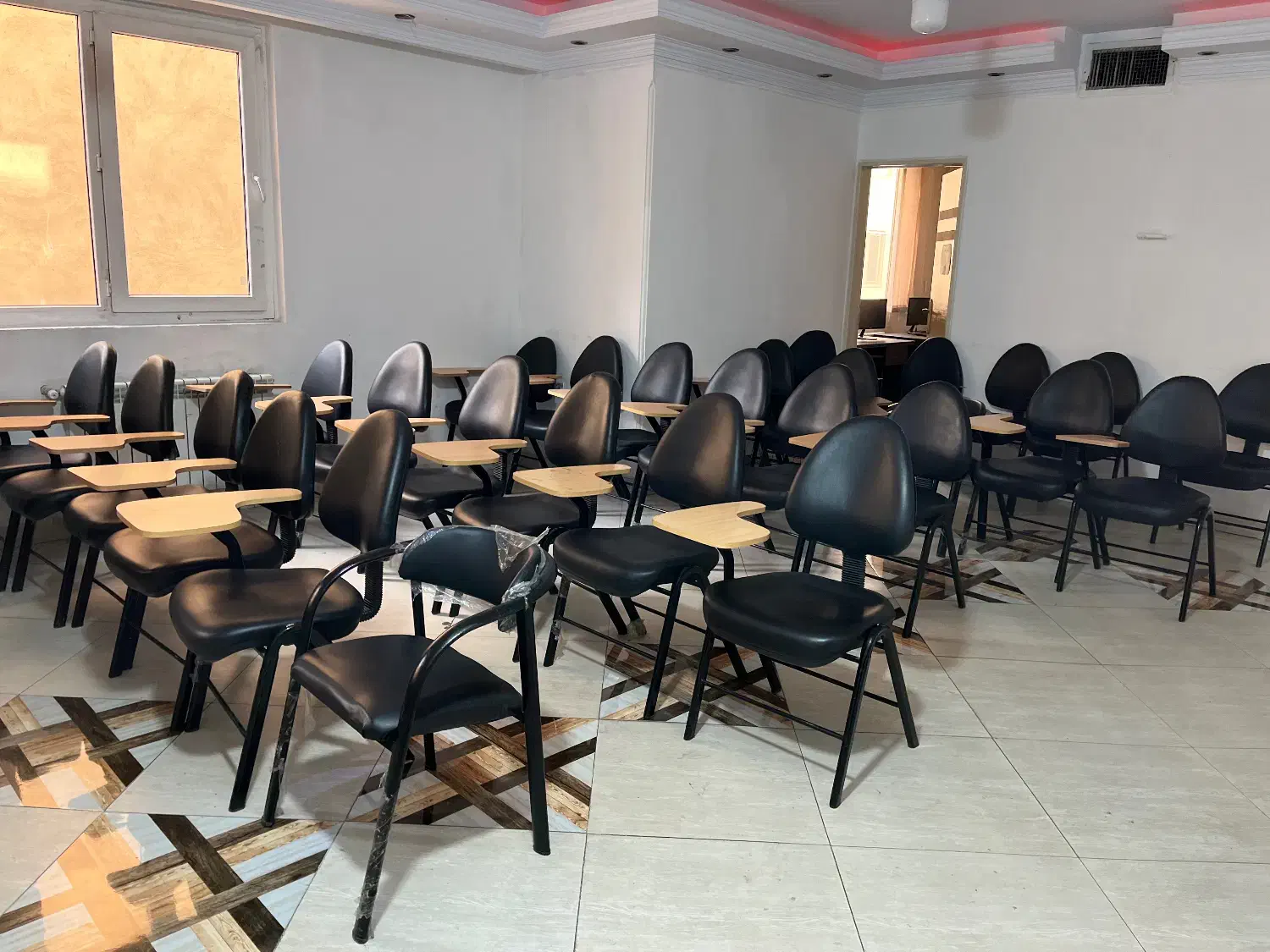 اجاره فضای آموزشی|اجارهٔ کوتاه‌مدت دفتر کار و فضای آموزشی|تهران, مختاری|دیوار