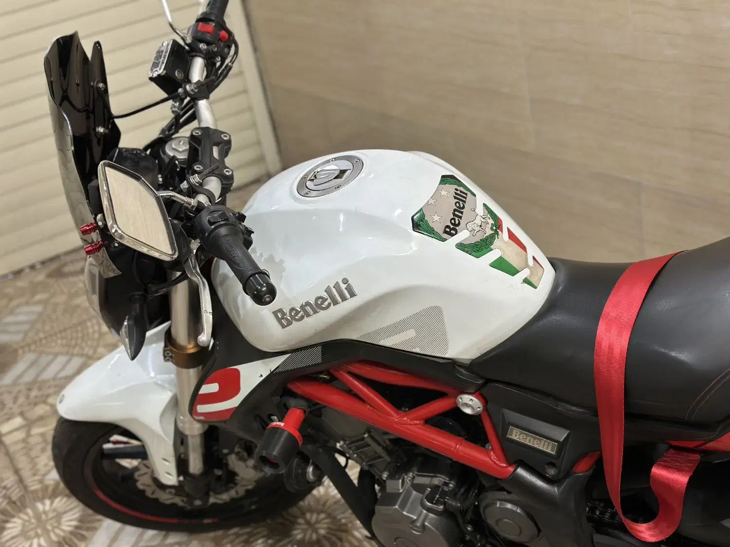 بنلی 300 جفت نیوفیس|موتورسیکلت|لاهیجان, شیشه گران|دیوار