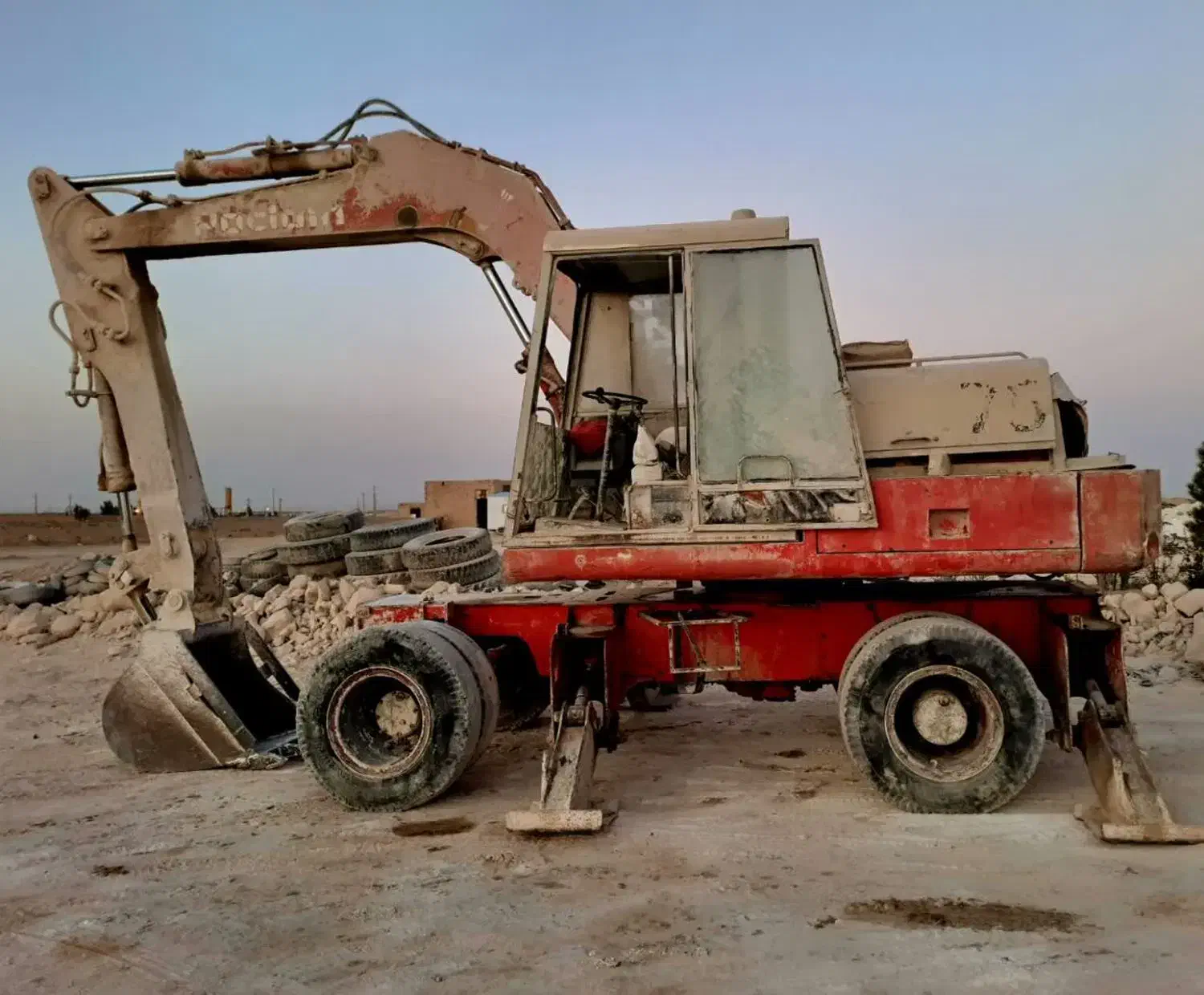 بیل مکانیکی پوکلین پوکلن پکلین|خودرو سنگین|قمرود, |دیوار