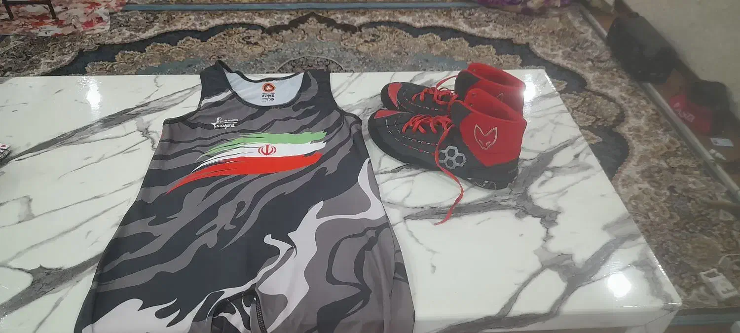 لباس کشتی|لباس|بهارستان, |دیوار