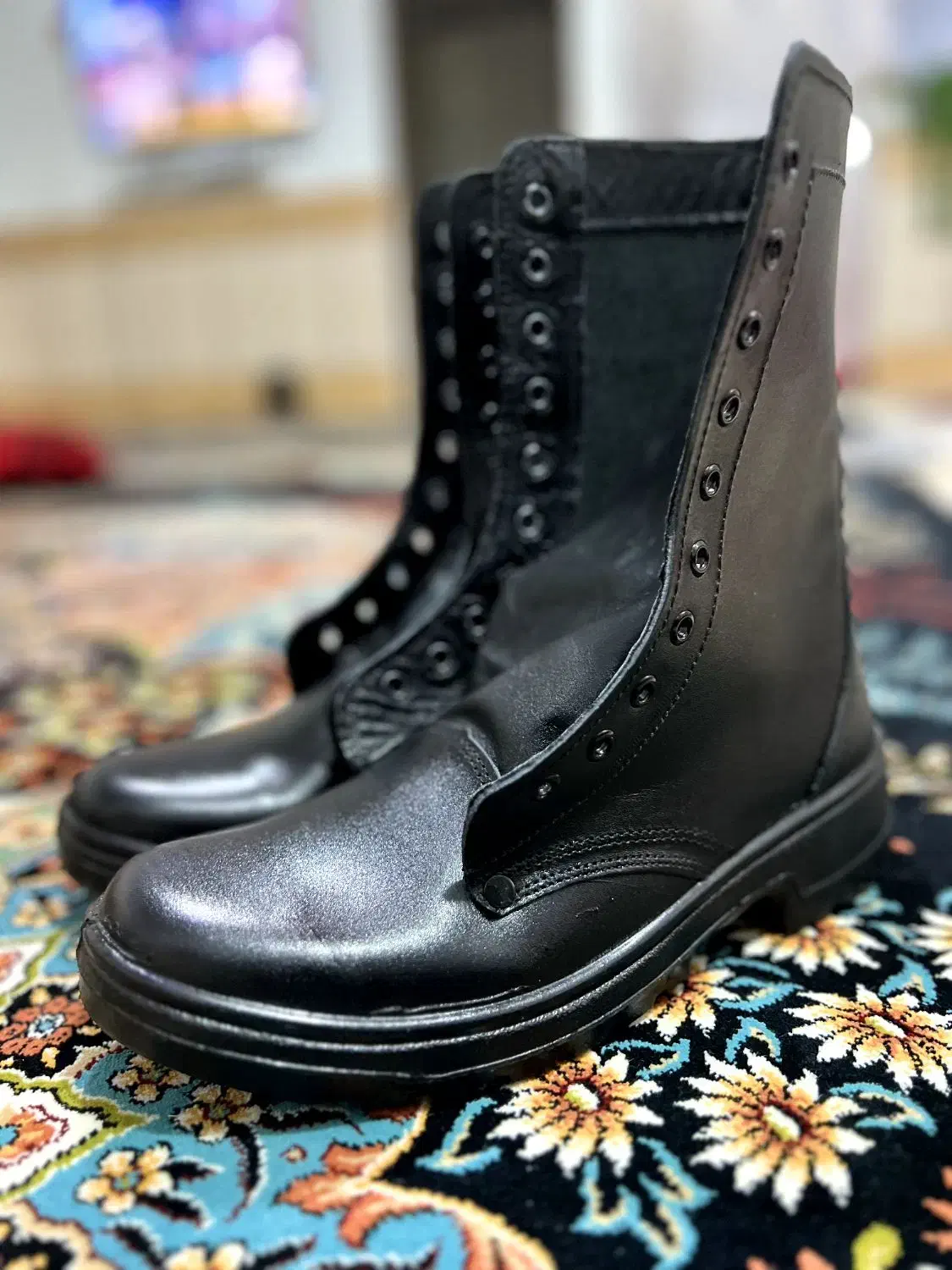 پوتین|کیف، کفش، کمربند|دورود, |دیوار