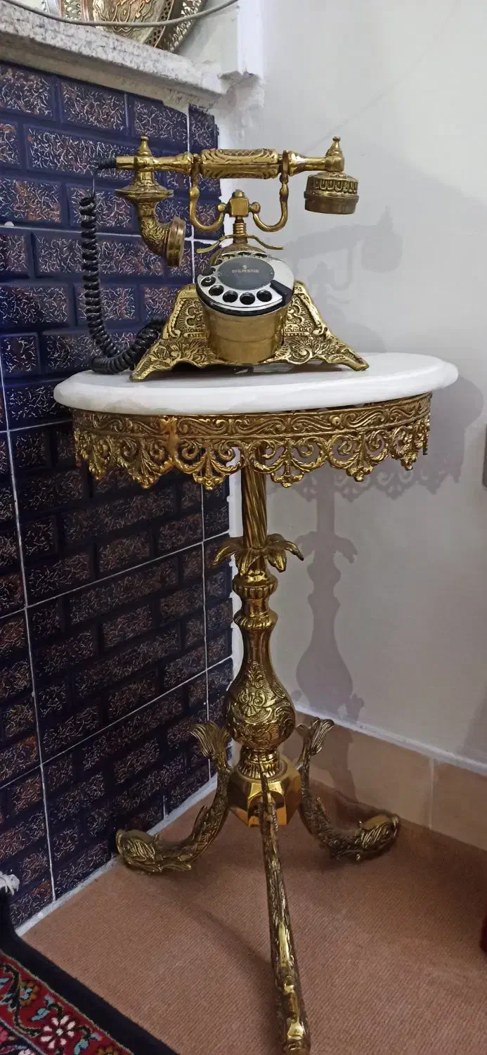 میز تلفن برنز به همراه تلفن برنز|میز تلفن|زنجان, |دیوار
