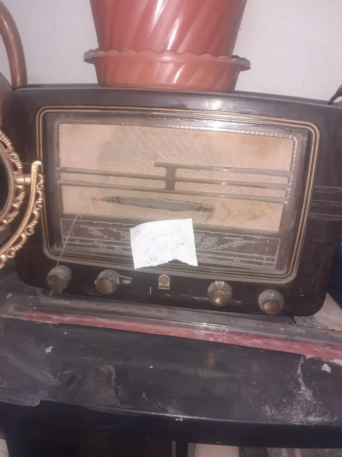 رادیو قدیمی روشن سالم سالم|سیستم صوتی خانگی|بروجرد, |دیوار