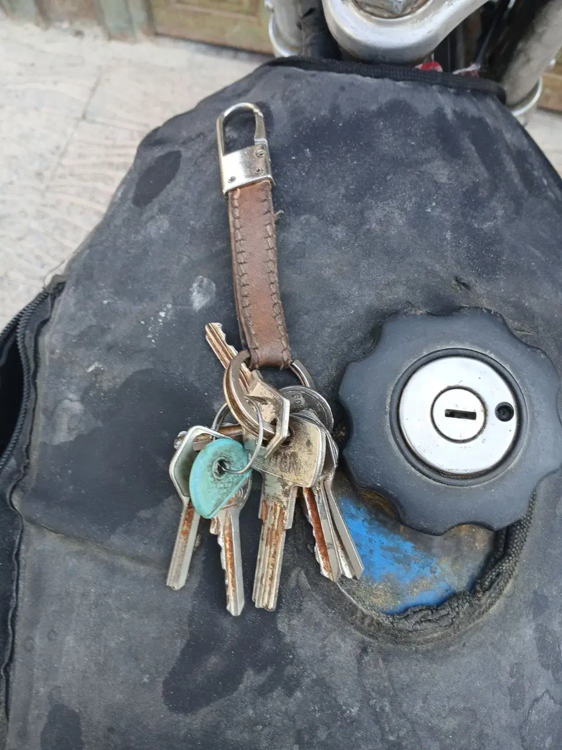 کلید پیدا کردم|اشیا|بندر گناوه, |دیوار