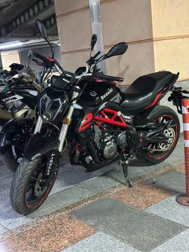 بنلی جفت سیلندر نیوفیس|موتورسیکلت|شیراز, ملاصدرا|دیوار