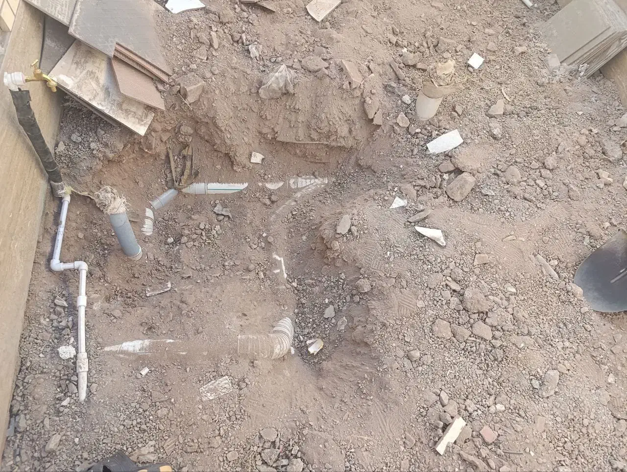 نیاز به نای گذاری چاه فاضلاب و اصلاح لوله کشی|خدمات پیشه و مهارت|زرند, |دیوار