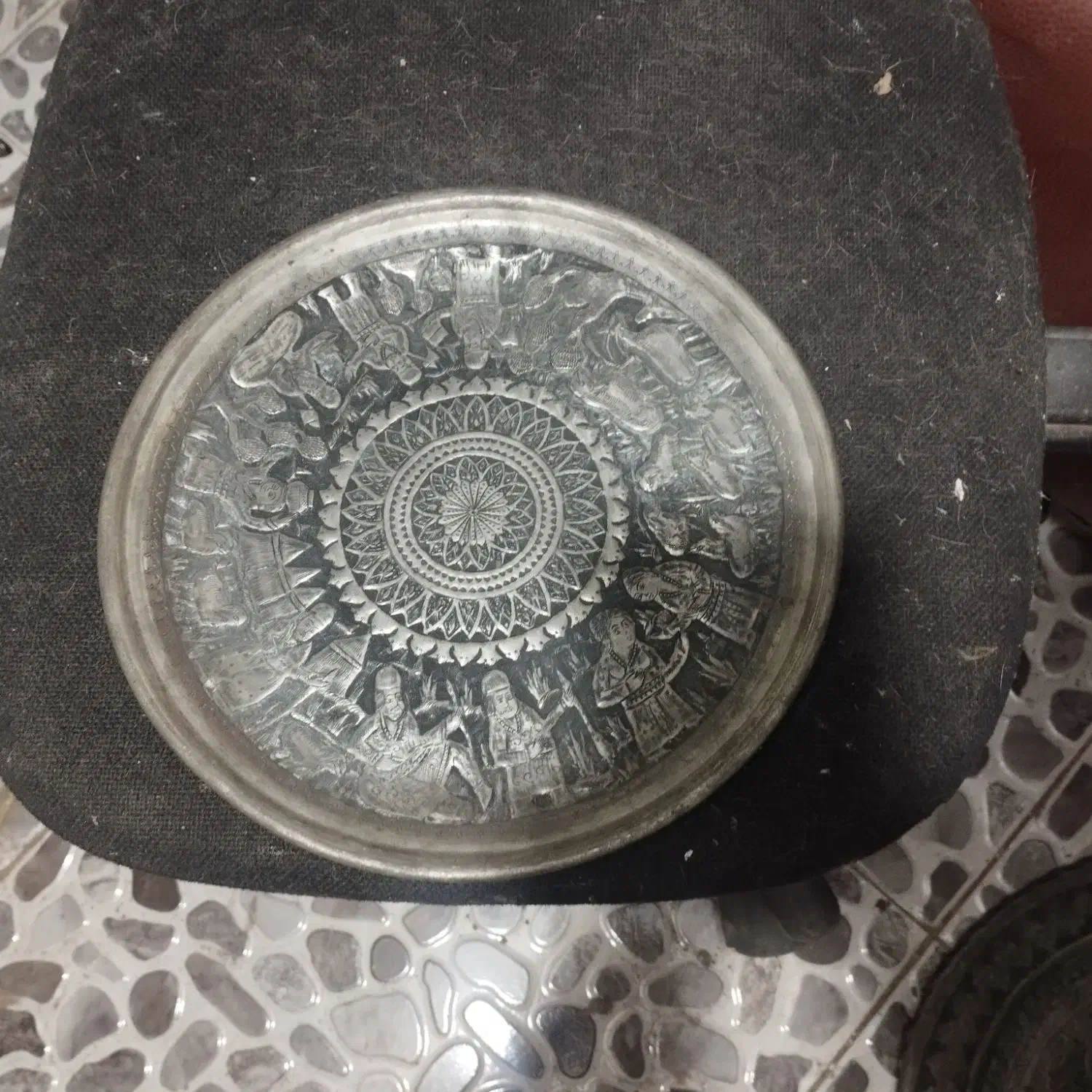 سینی قدیمی|کلکسیون اشیاء عتیقه|شاهین دژ, |دیوار