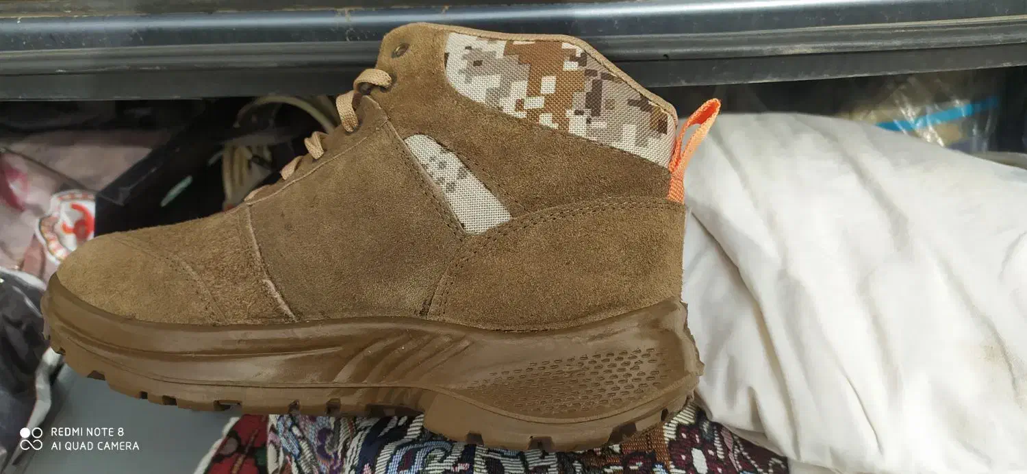 پوتین|کیف، کفش، کمربند|بشاریات, |دیوار