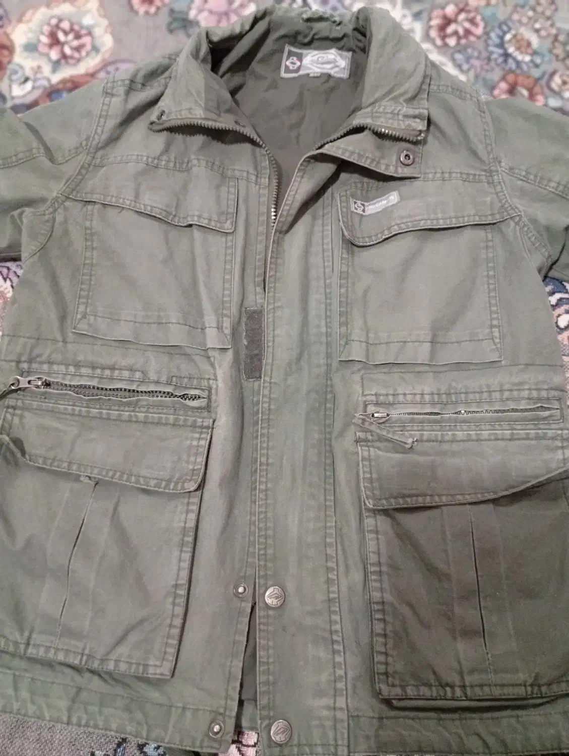 کابشن امریکایی|لباس|قم, قلعه کامکار|دیوار