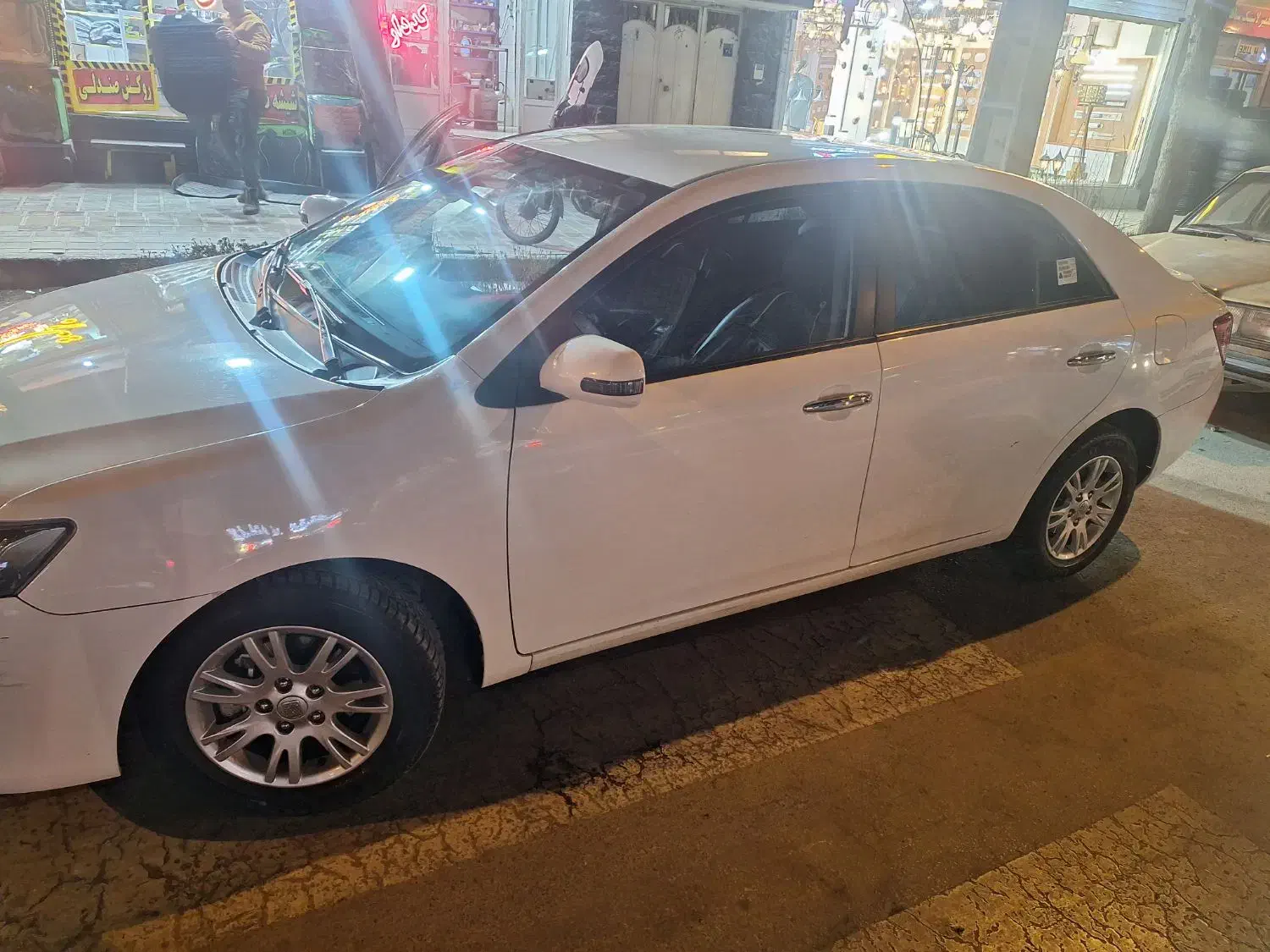 نصب شیشه دودی سپاهانt1000|خدمات موتور و ماشین|اصفهان, مارچین|دیوار