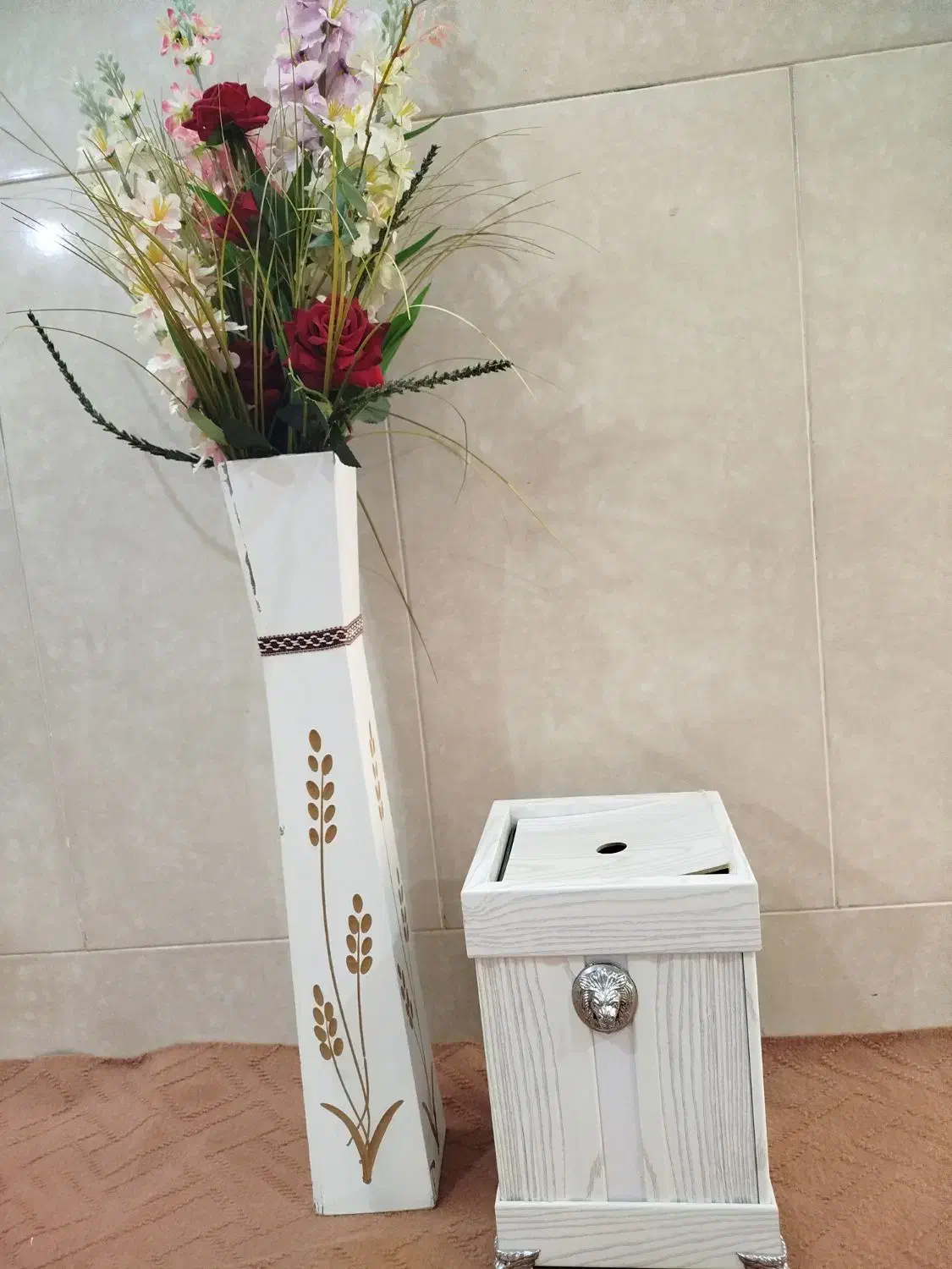 گل و گلدان در حد نوی نو|گل مصنوعی|قم, ولیعصر|دیوار