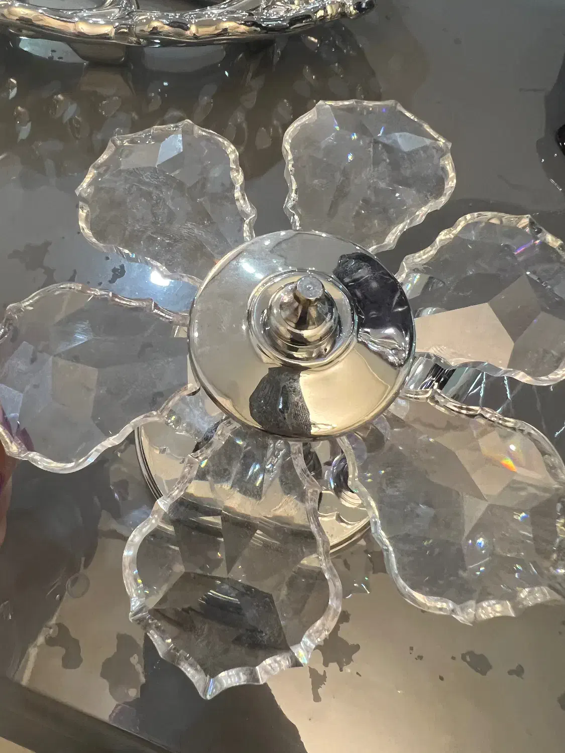 چراغ دیواری یا خوابی ۲ عدد|لوستر و چراغ آویز|مشهد, هفت تیر (آب و برق)|دیوار