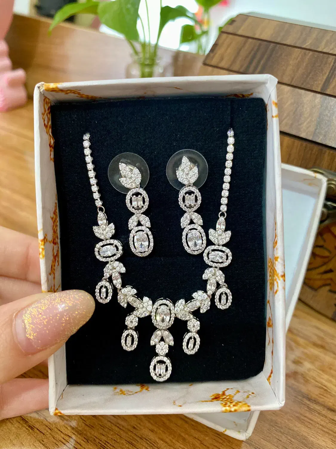 ملورین|جواهرات|گرگان, |دیوار