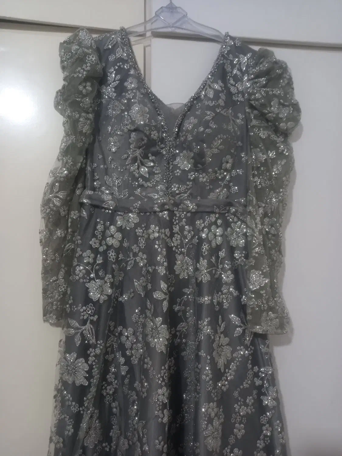 لباس مجلسی|لباس|رباطکریم, الارد|دیوار