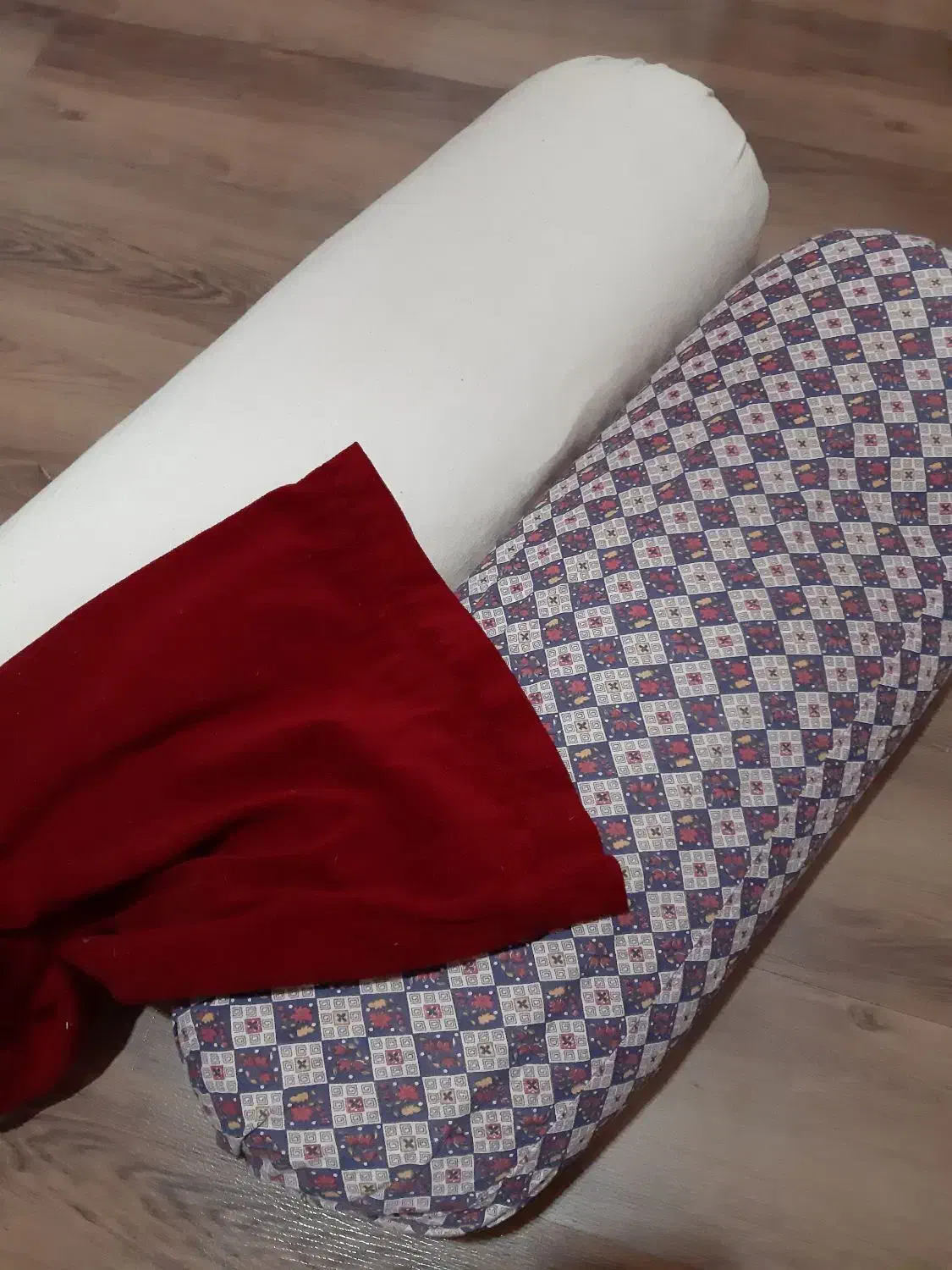 دو عدد متکای پَر با سه لا پارچه|رختخواب، بالش، پتو|اندیشه, اندیشه فاز ۱|دیوار